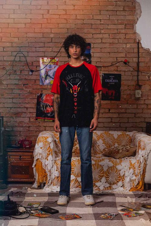 Camiseta Stranger Things Hellfire Club