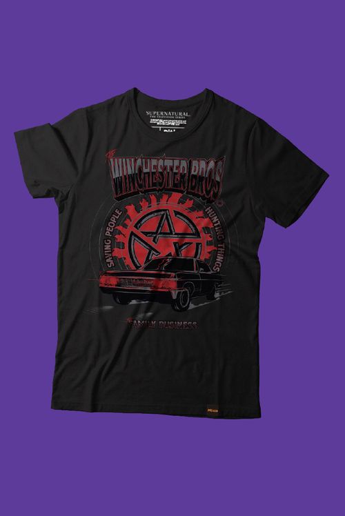 Camiseta Supernatural Saving People, Hunting Things