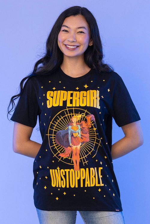Camiseta DC Comics Supergirl Unstoppable