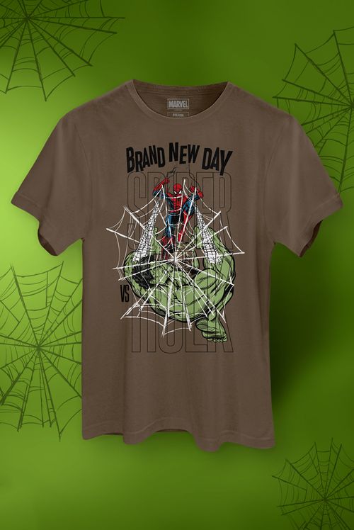 Camiseta Marvel Homem Aranha: Um Novo Dia Spider VS Hulk